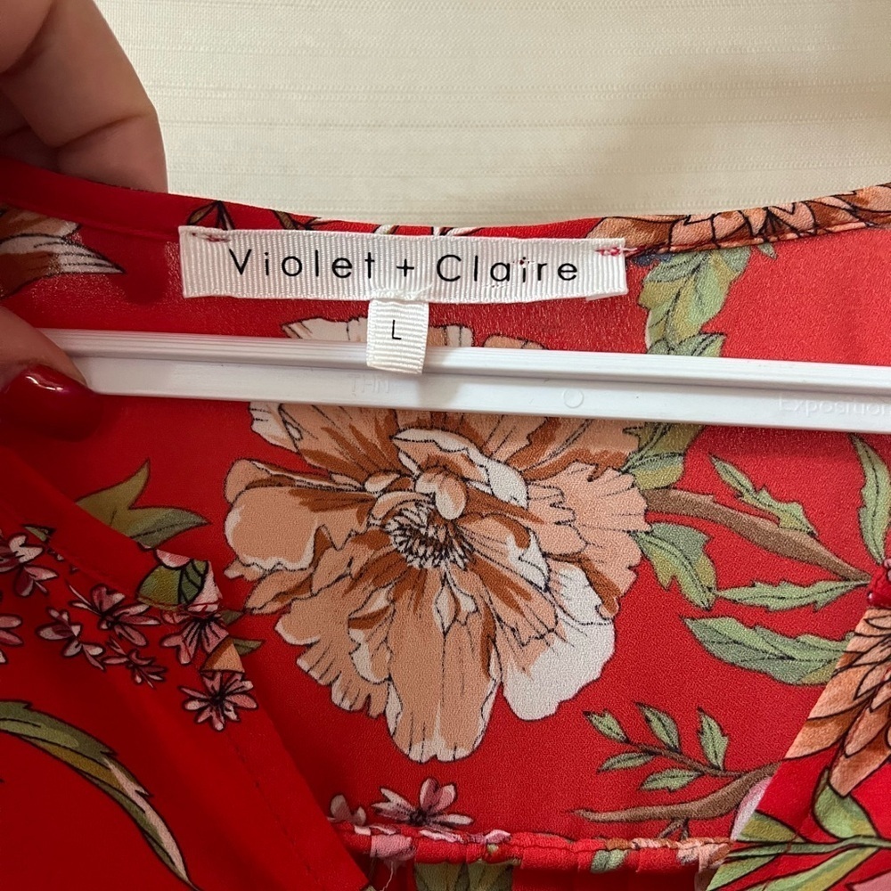 Violet and Claire BOGO Floral Red Women's Top Size Large ⚫️ - Picture 2 of 9